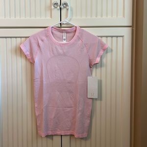 NWT -Lululemon -Women's Run: Swiftly Tech Short Sleeve -Color: Pig Pink -Size: 6